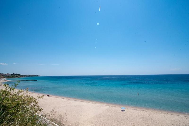 Grcka Reni Greece Beach Penthaus 3 Nea Kallikrateia Exterior photo